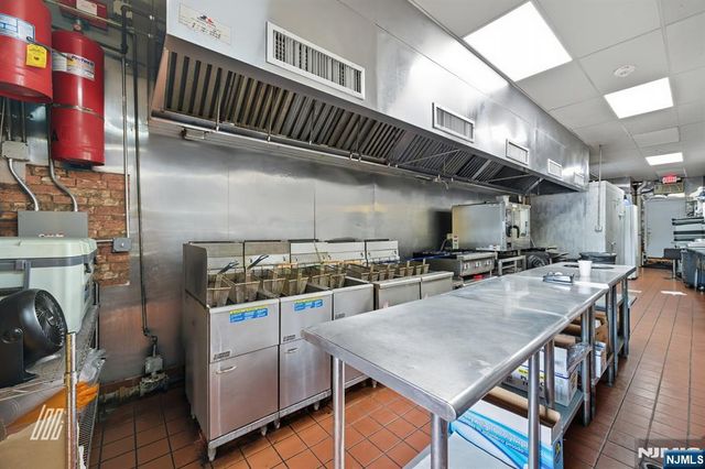 7-09 Fair Lawn Avenue, Fair Lawn, NJ 07410