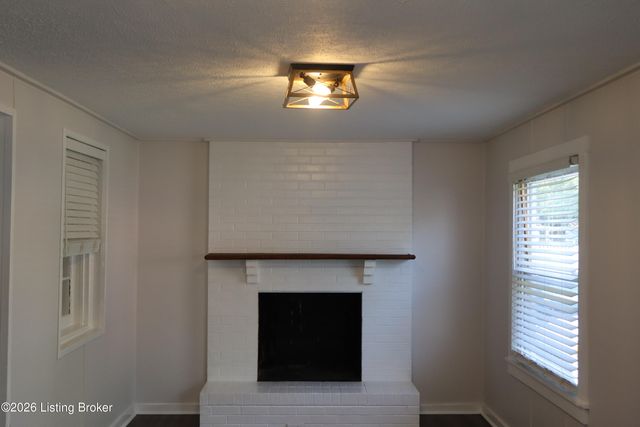 4329 S 3rd St, Louisville, KY 40214