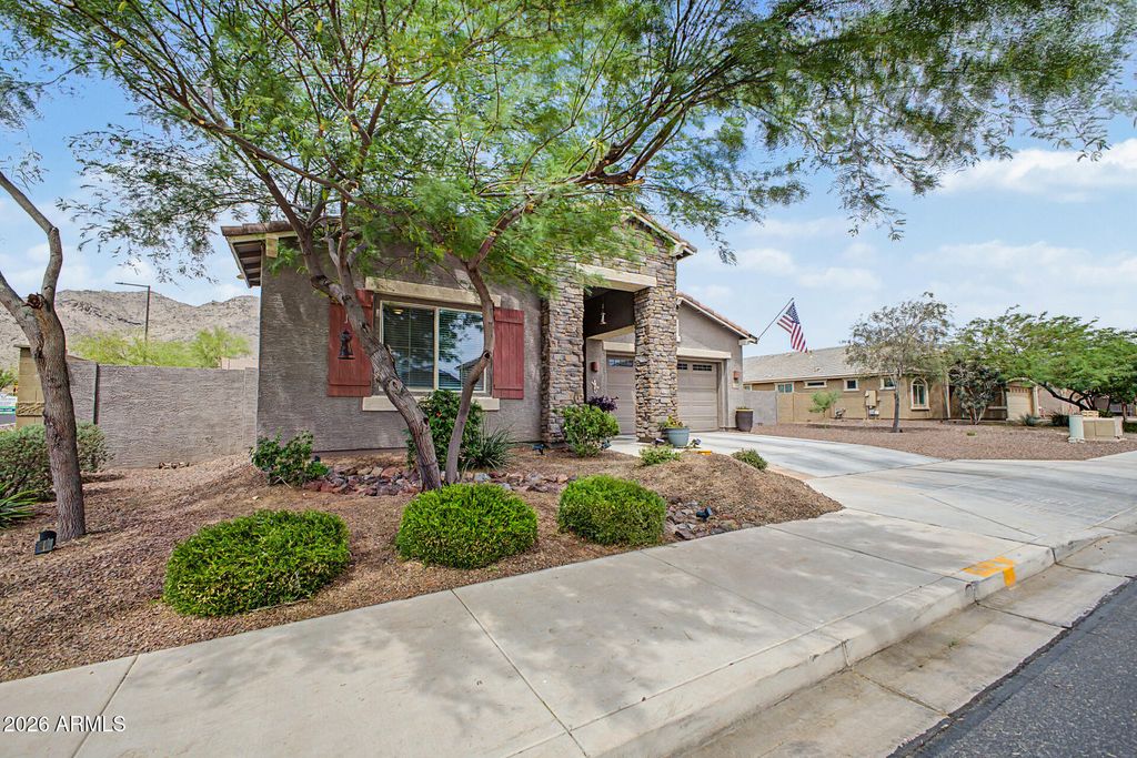 Image 3 of property listing at 21294 W YALE Street, Buckeye, AZ 85396