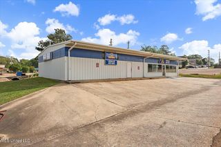 230 Clinton Plaza, Clinton, MS 39056