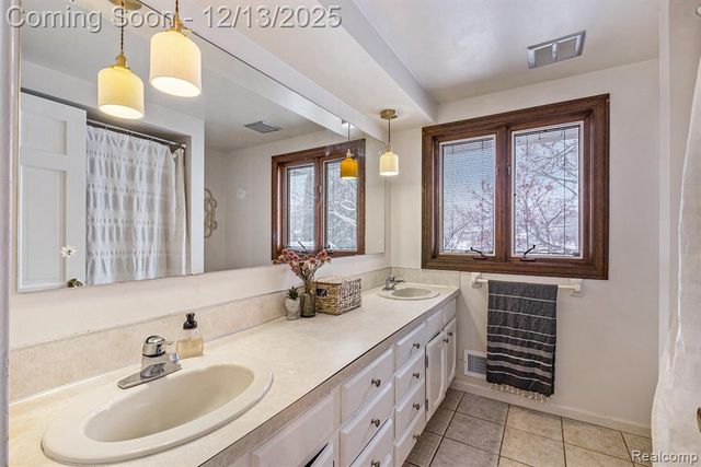 5348 Mccandlish Road, Grand Blanc, MI 48439