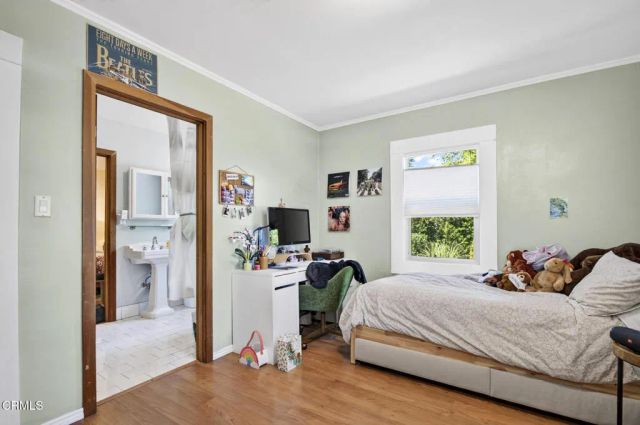 4021 Liberty Avenue North, Glendale, CA 91214