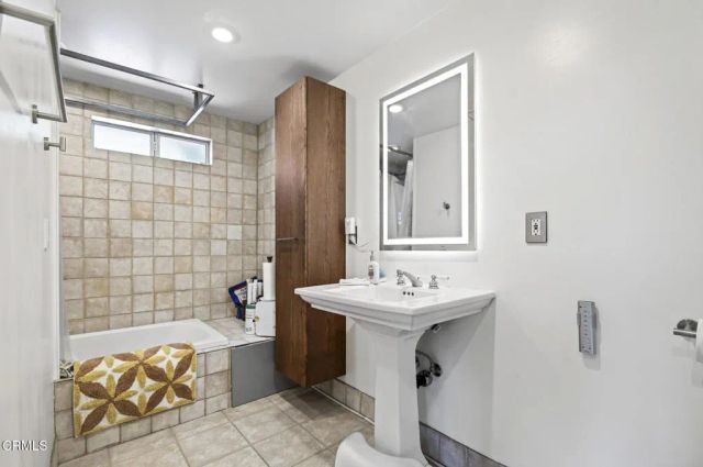 4021 Liberty Avenue North, Glendale, CA 91214