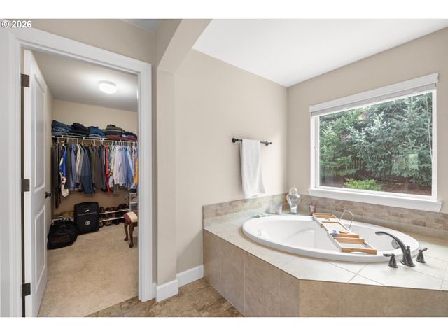 4707 SUMMER RUN Dr, West Linn, OR 97068