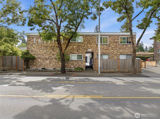 8701 35th Avenue NE #Apt 4, Seattle, WA 98115