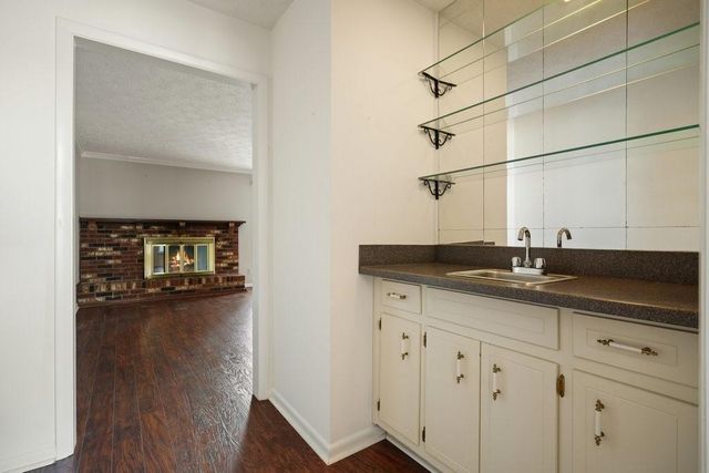 300 Cruise Court, Roswell, GA 30076