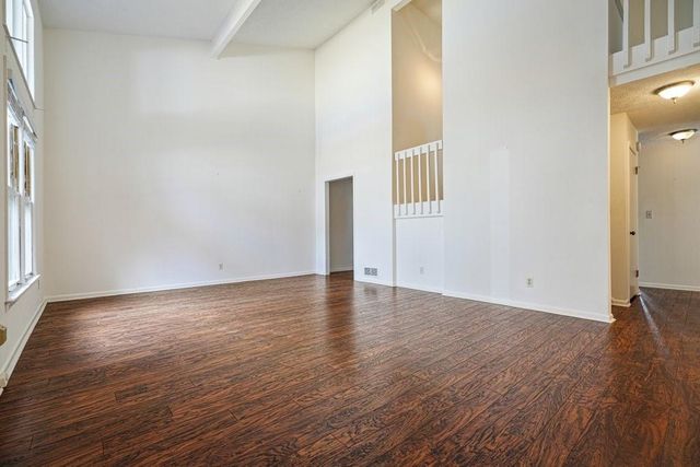 300 Cruise Court, Roswell, GA 30076