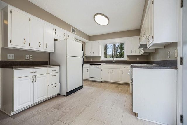 300 Cruise Court, Roswell, GA 30076