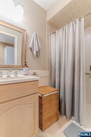 31 Perrin Drive, Wayne, NJ 07470