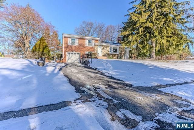 31 Perrin Drive, Wayne, NJ 07470