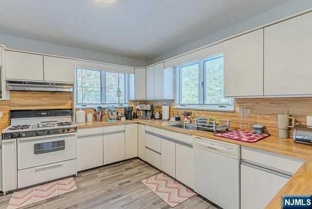 31 Perrin Drive, Wayne, NJ 07470