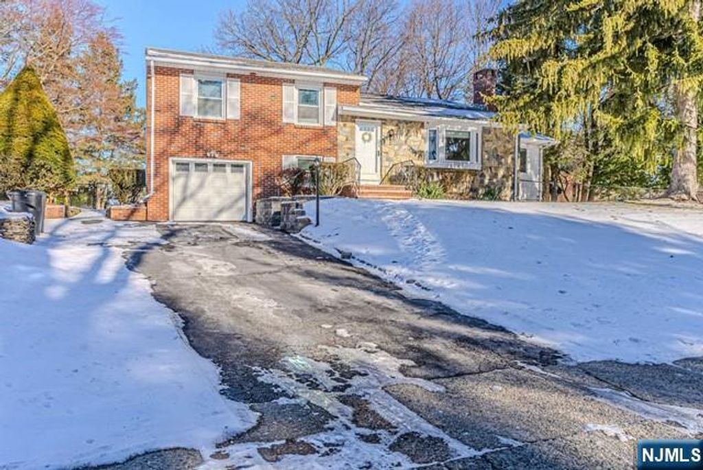 31 Perrin Drive, Wayne, NJ 07470