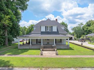 107 Monroe Ave, Lexington, TN 38351
