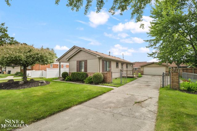30022 5th Street, St Clair Shores, MI 48082