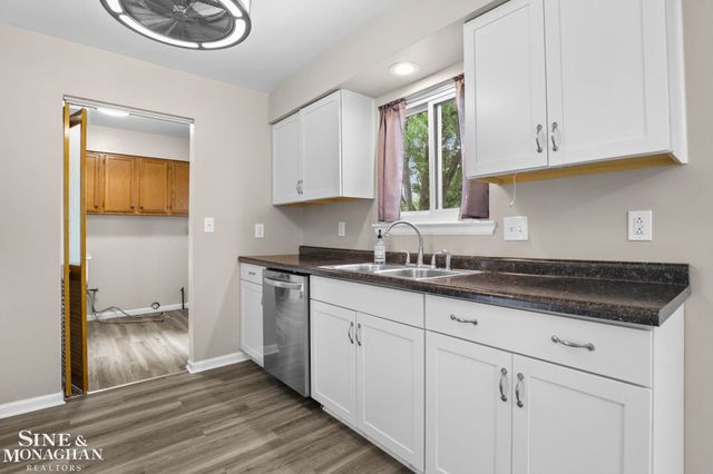 30022 5th Street, St Clair Shores, MI 48082