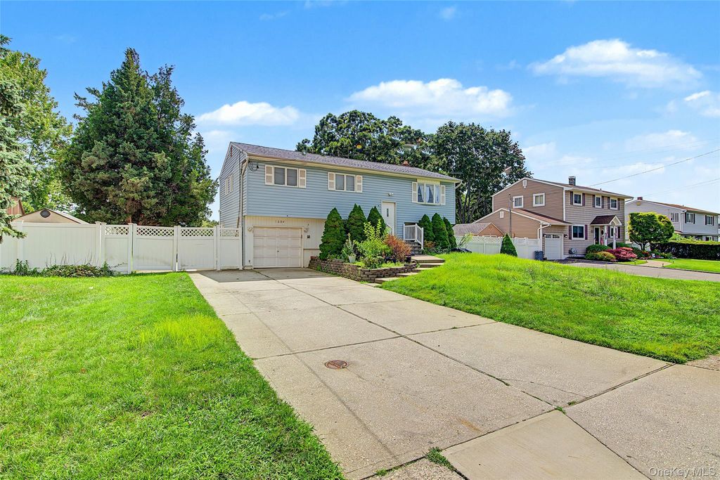 1604 Church Street, Holbrook, NY 11741 — photo 3
