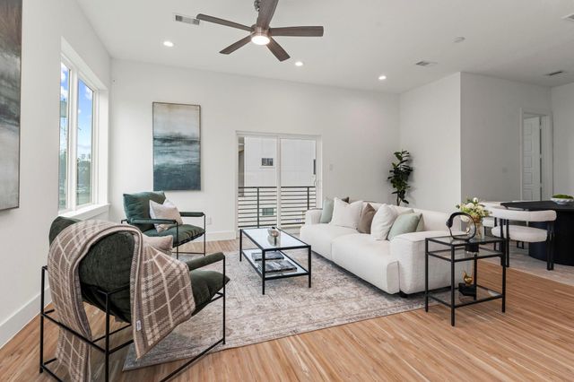 4702 Thornton Views Rd, Houston, TX 77018