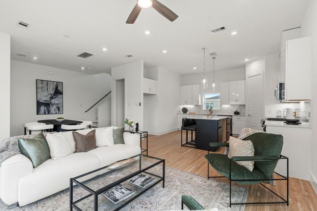 4702 Thornton Views Rd, Houston, TX 77018