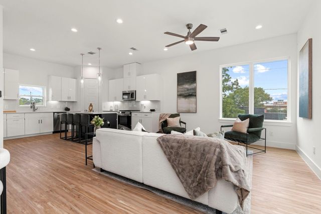 4702 Thornton Views Rd, Houston, TX 77018