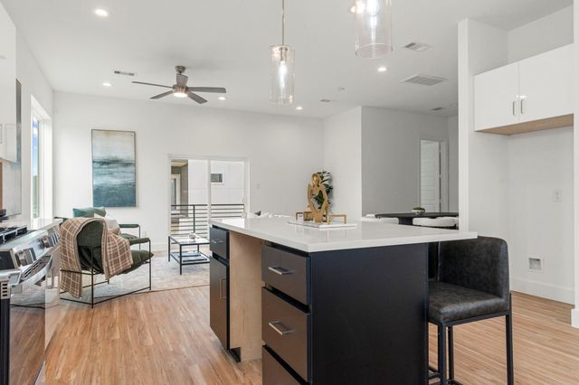 4702 Thornton Views Rd, Houston, TX 77018