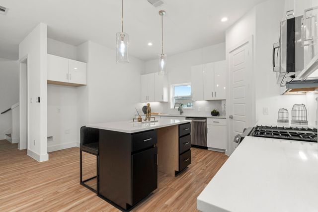 4702 Thornton Views Rd, Houston, TX 77018