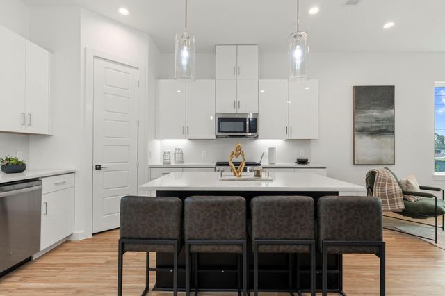 4702 Thornton Views Rd, Houston, TX 77018