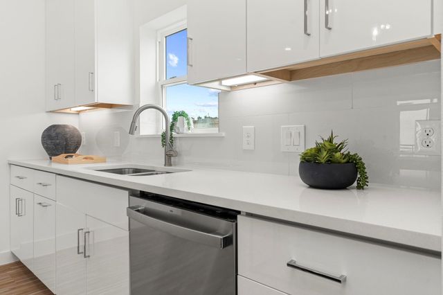 4702 Thornton Views Rd, Houston, TX 77018