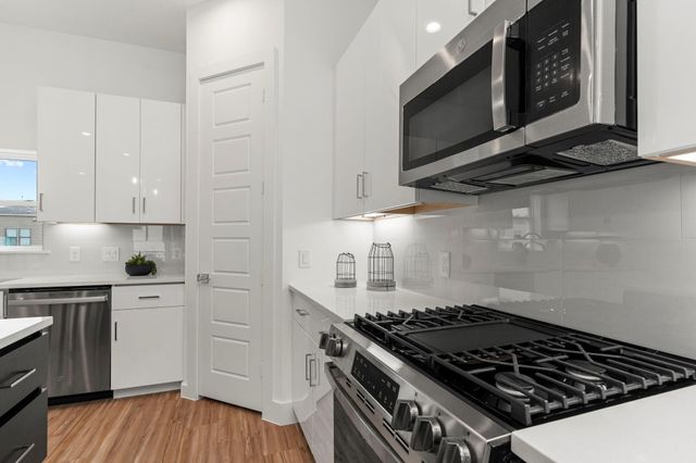 4702 Thornton Views Rd, Houston, TX 77018