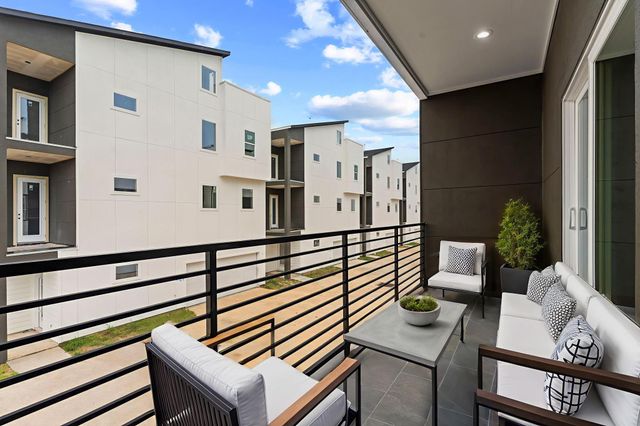 4702 Thornton Views Rd, Houston, TX 77018