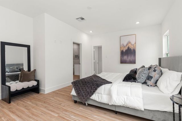 4702 Thornton Views Rd, Houston, TX 77018