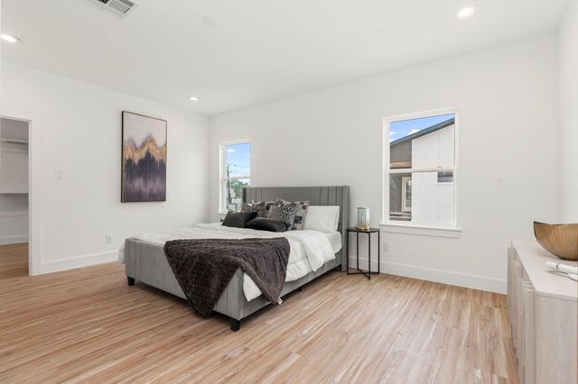 4702 Thornton Views Rd, Houston, TX 77018