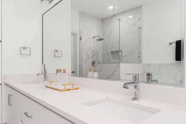 4702 Thornton Views Rd, Houston, TX 77018