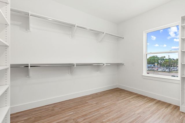 4702 Thornton Views Rd, Houston, TX 77018