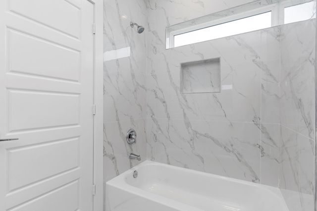 4702 Thornton Views Rd, Houston, TX 77018