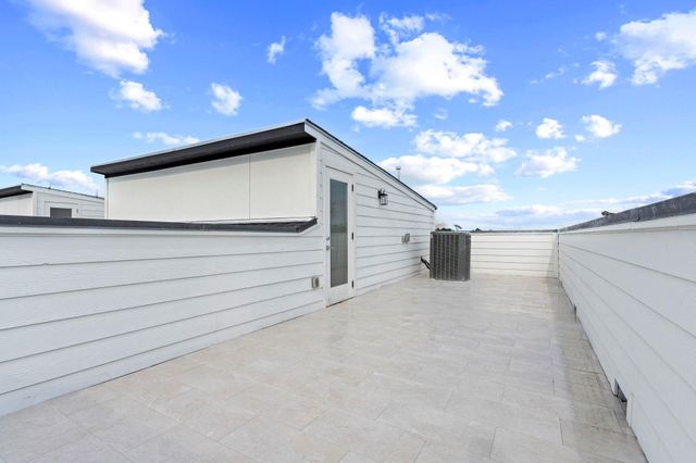 4702 Thornton Views Rd, Houston, TX 77018