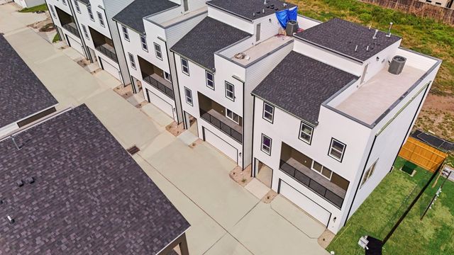 4702 Thornton Views Rd, Houston, TX 77018