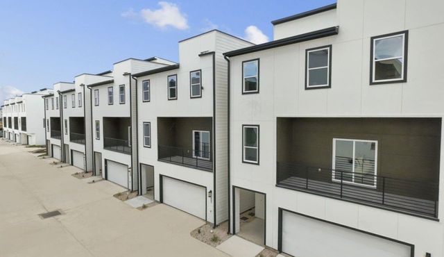 4702 Thornton Views Rd, Houston, TX 77018