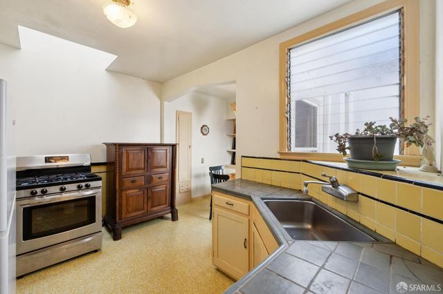 8231 Geary Boulevard, San Francisco, CA 94121