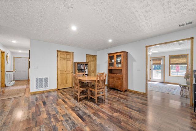 1549 Trace Creek Rd, Mc Ewen, TN 37101