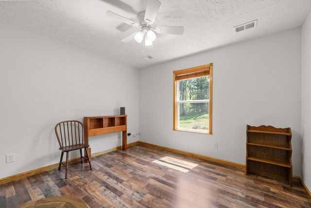 1549 Trace Creek Rd, Mc Ewen, TN 37101