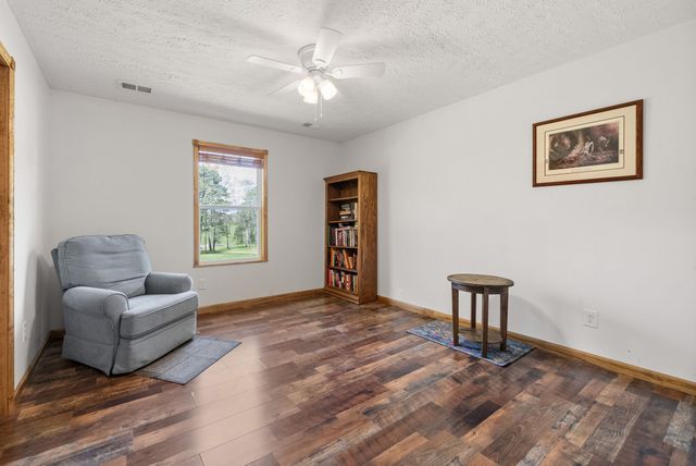 1549 Trace Creek Rd, Mc Ewen, TN 37101