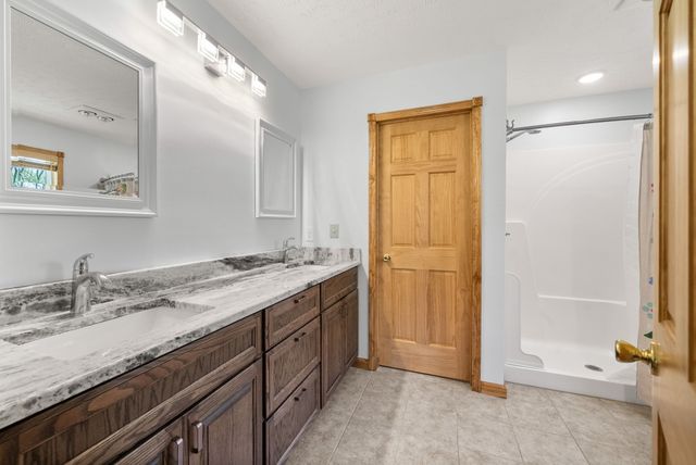 1549 Trace Creek Rd, Mc Ewen, TN 37101