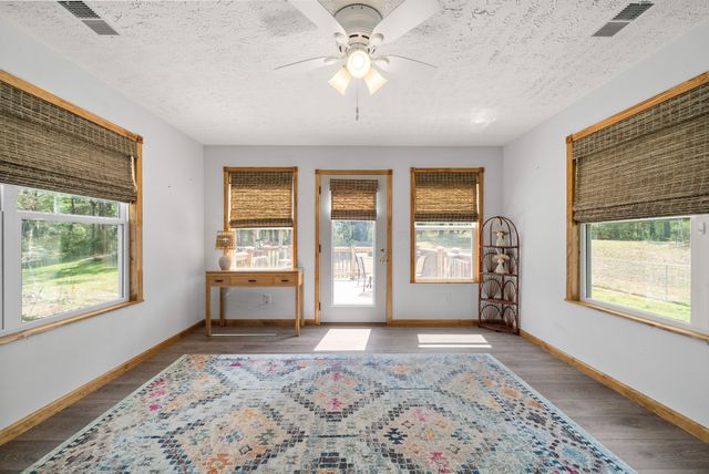 1549 Trace Creek Rd, Mc Ewen, TN 37101