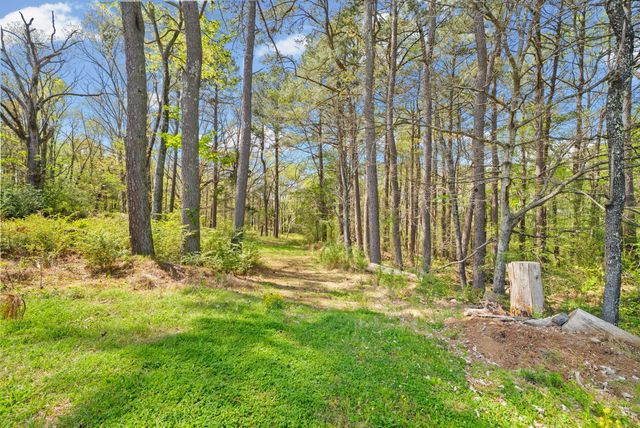 1549 Trace Creek Rd, Mc Ewen, TN 37101