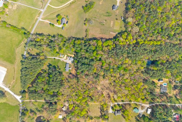 1549 Trace Creek Rd, Mc Ewen, TN 37101