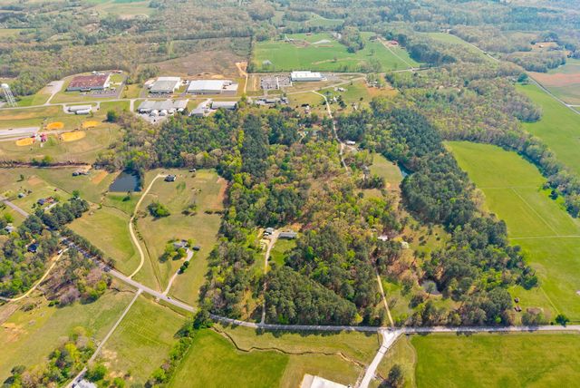 1549 Trace Creek Rd, Mc Ewen, TN 37101