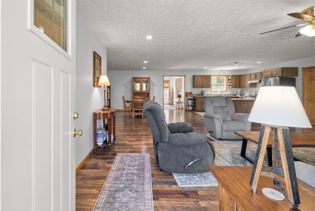 1549 Trace Creek Rd, Mc Ewen, TN 37101