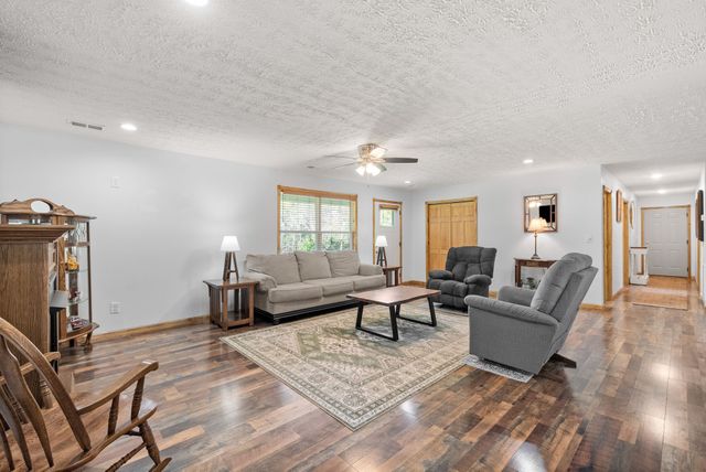 1549 Trace Creek Rd, Mc Ewen, TN 37101