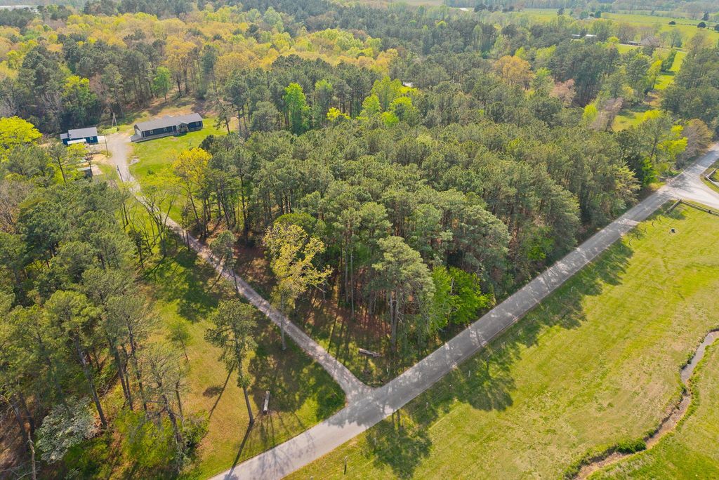 1549 Trace Creek Rd, Mc Ewen, TN 37101
