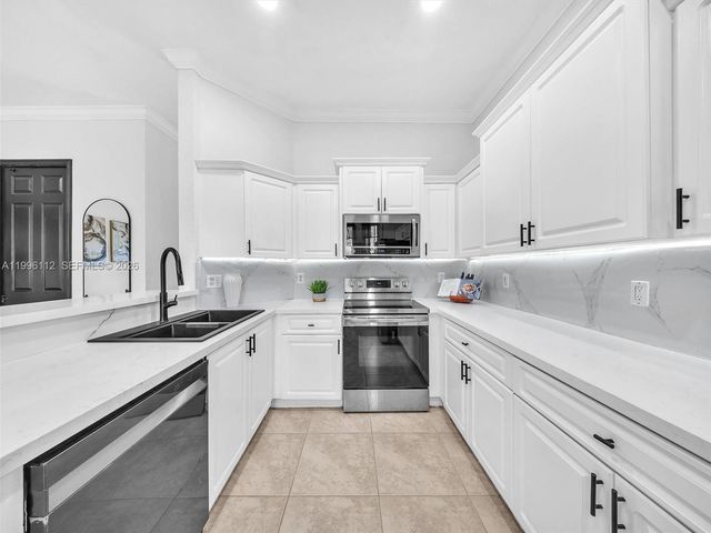 20673 NE 10th Path, Miami, FL 33179